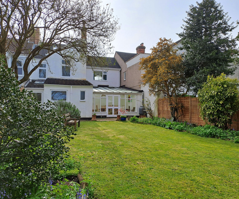 Swindon holiday home garden 6 x 5