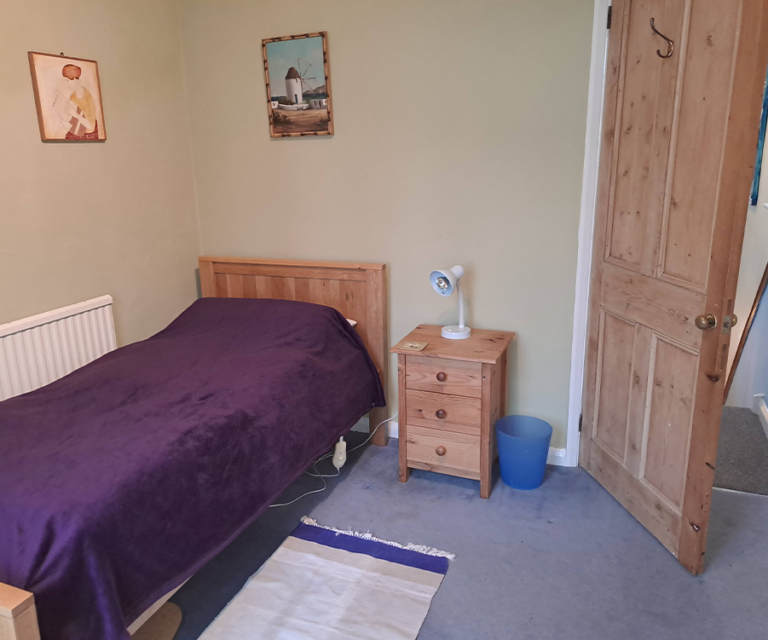Swindon holiday home single room 6 x 5